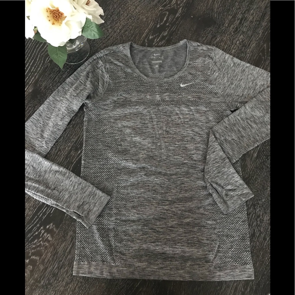 Nike Womans Top Sz S